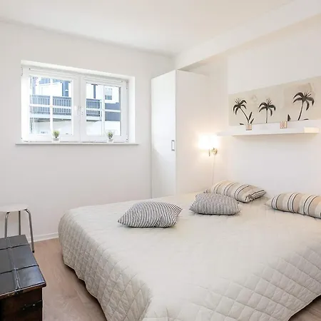 V Apartment *